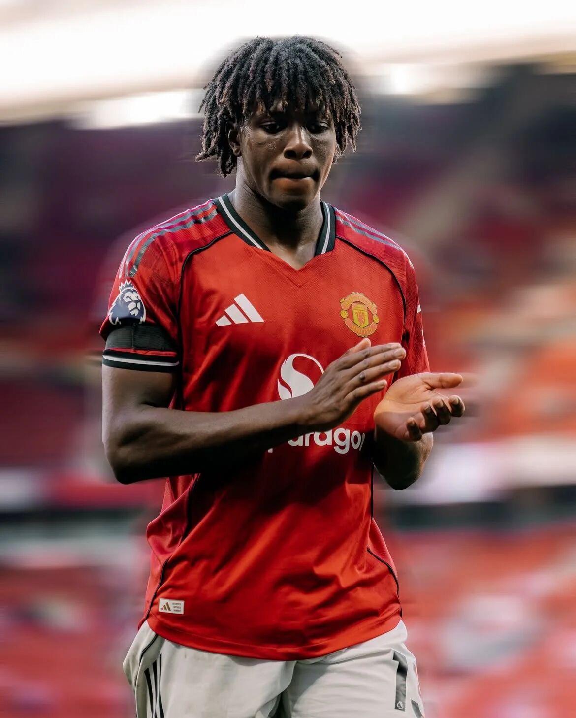 阿莫林4000万引援却用客串左闸，曼联左后卫危机再引球迷热议