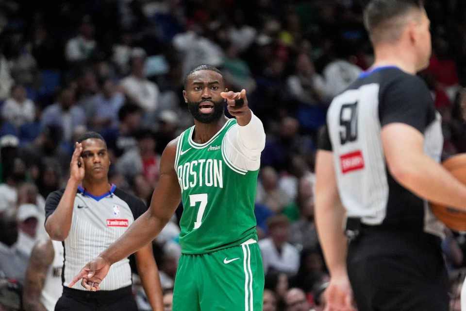 NBA常规赛：凯尔特人6人上双32分大胜鹈鹕，西蒙斯25+6锡安缺阵