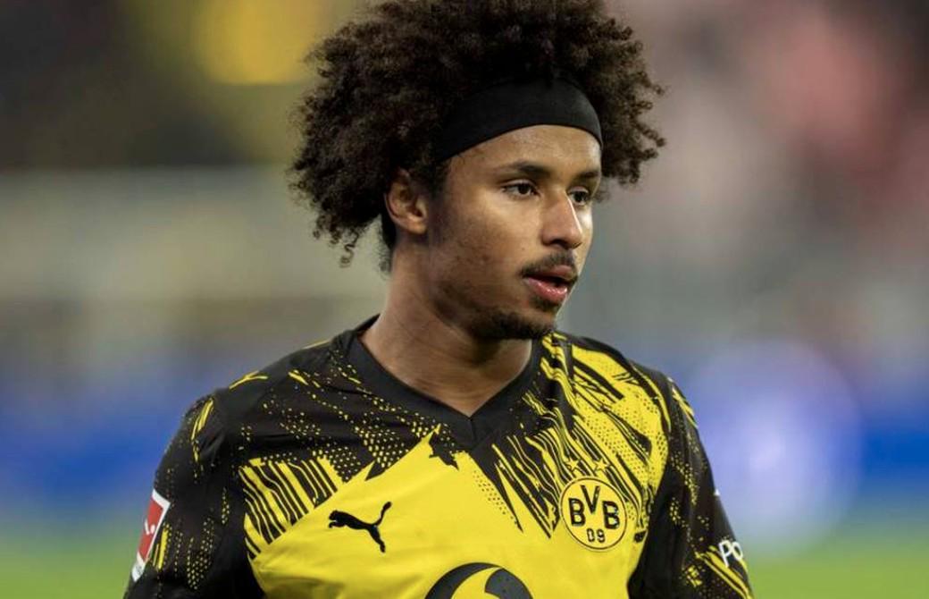 多特前锋阿德耶米情绪失控引热议：换人风波背后的团队隐患