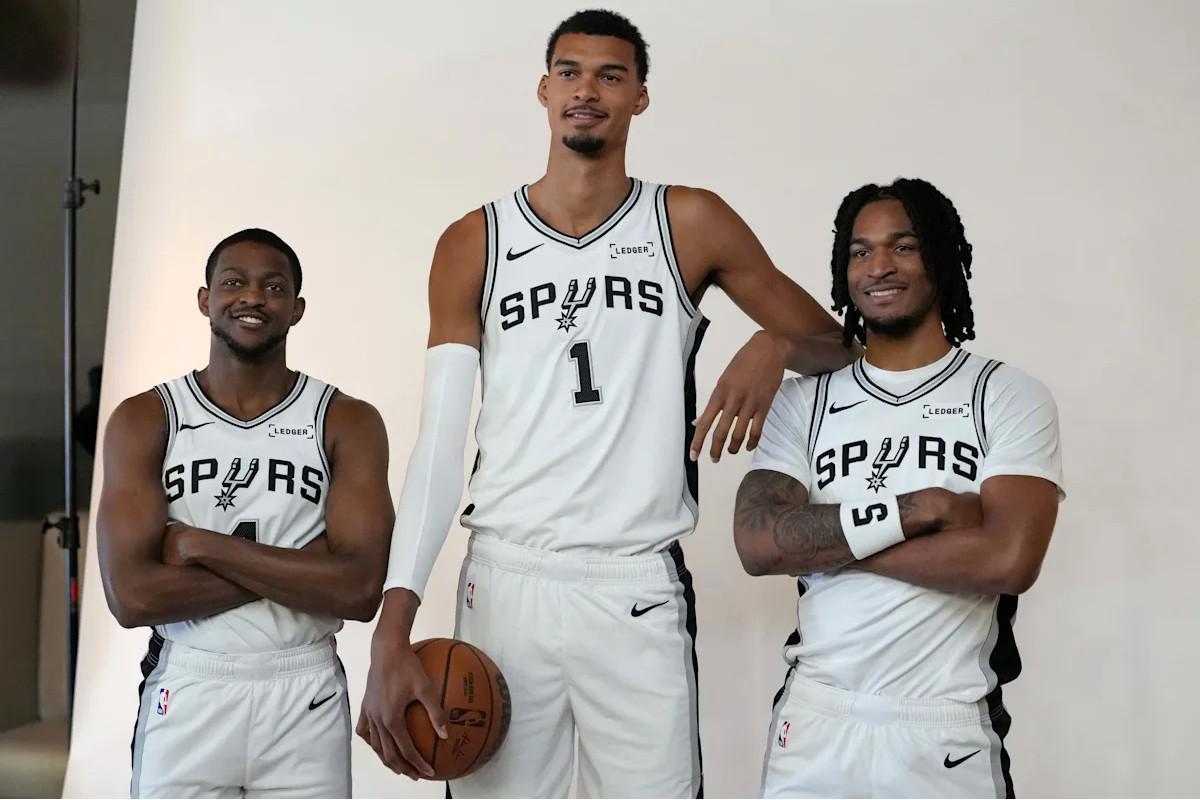 马刺三连胜强势开局！自2019年来首现完美开季