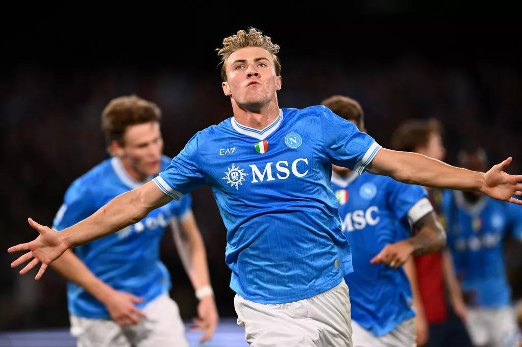 曼联同意那不勒斯一月买断霍伊伦，转会谈判进入后期