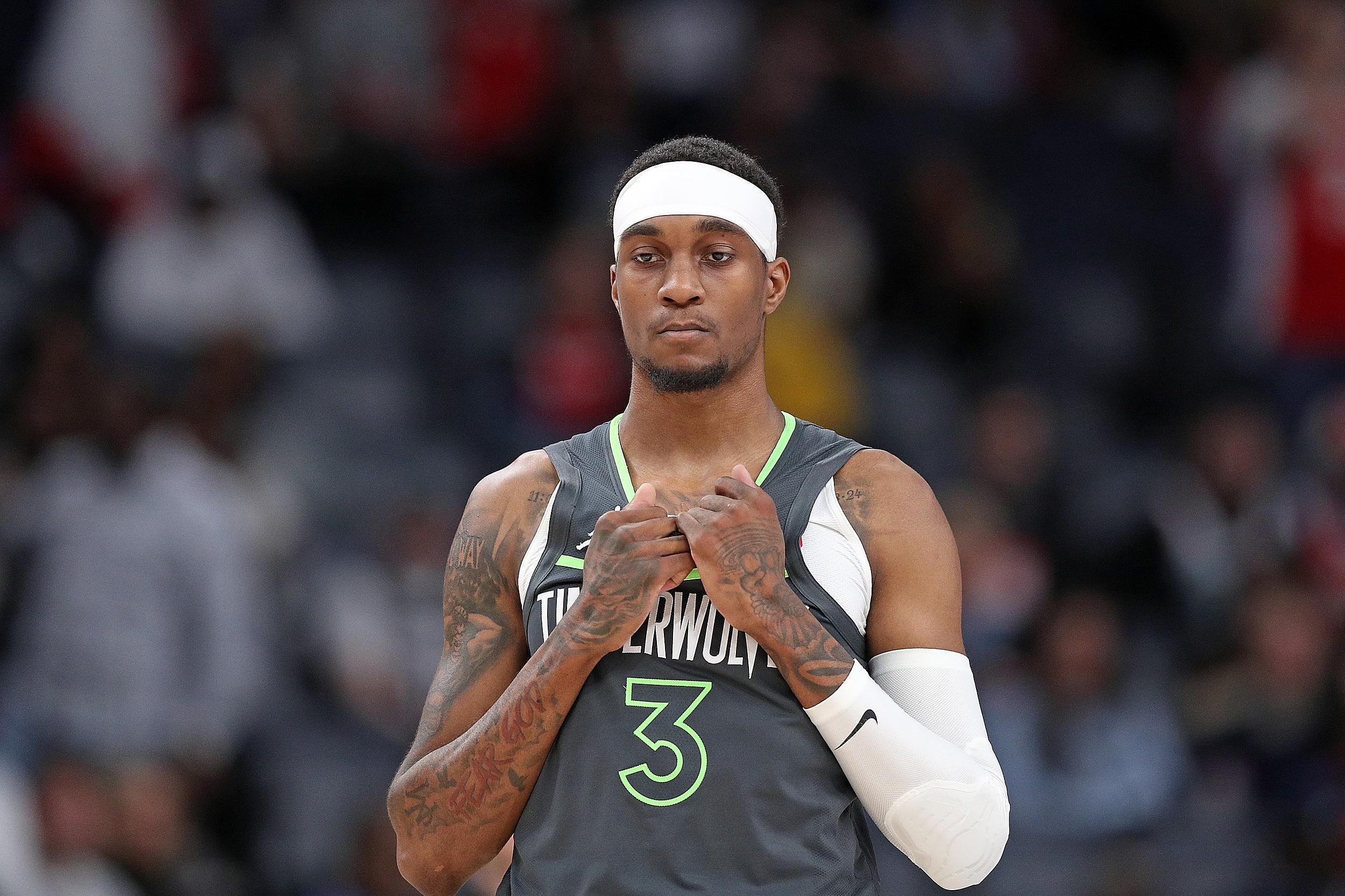 麦克丹尼尔斯高效表现！16中10砍25分4盖帽难救主