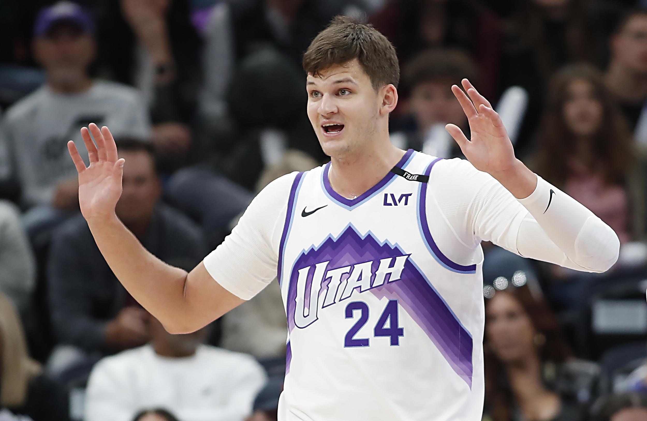 制霸篮下！凯斯勒12投9中狂揽25分11板4帽率爵士加时胜