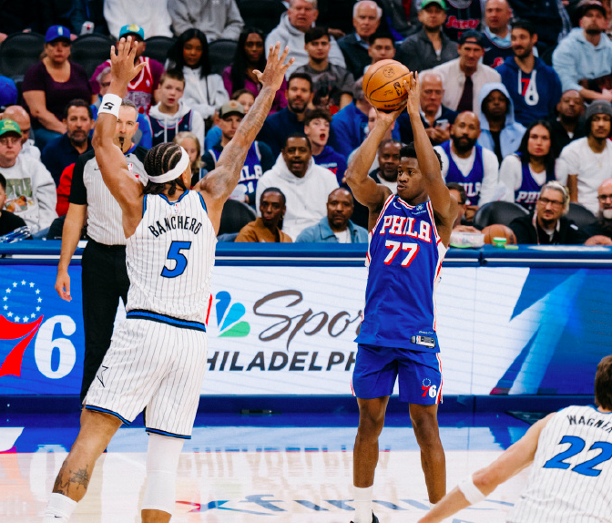 狂轰69分！76人新双枪闪耀赛场，3连胜登顶东部第一