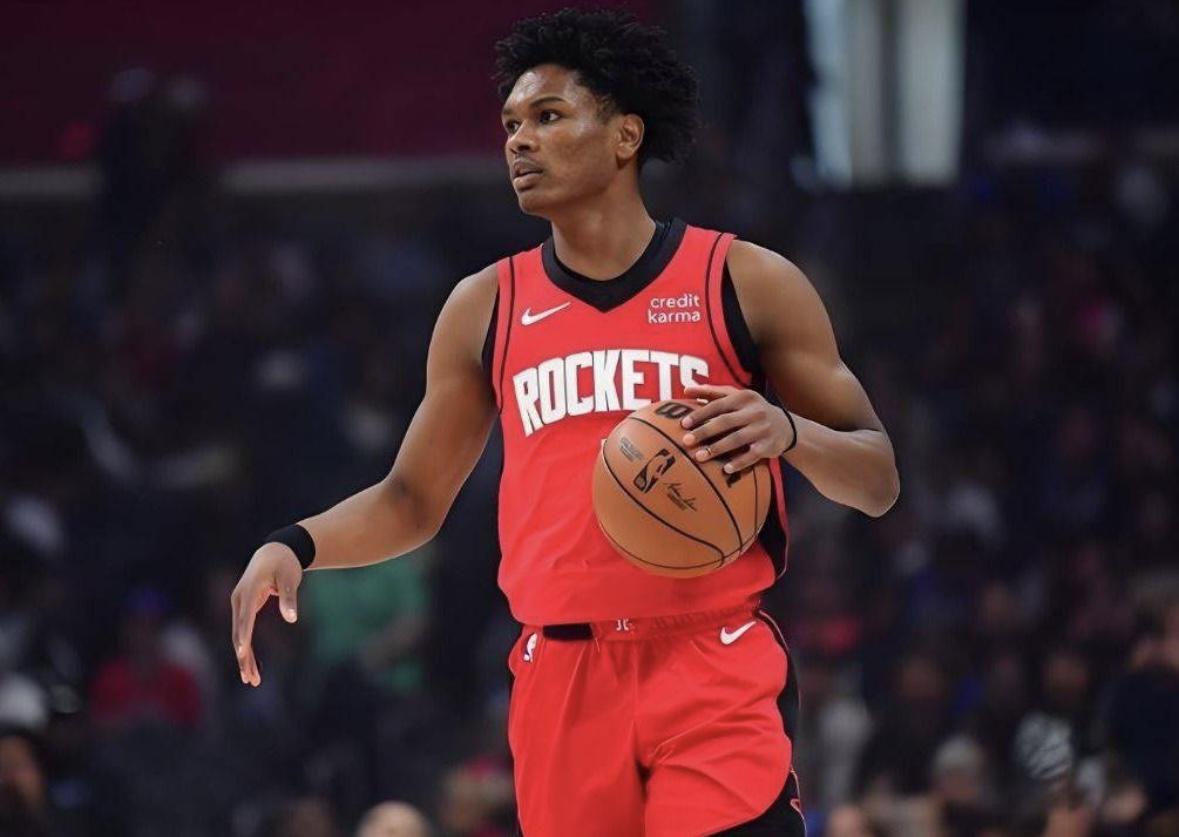 火箭半场三分50%命中率+仅3失误，高效表现压制篮网