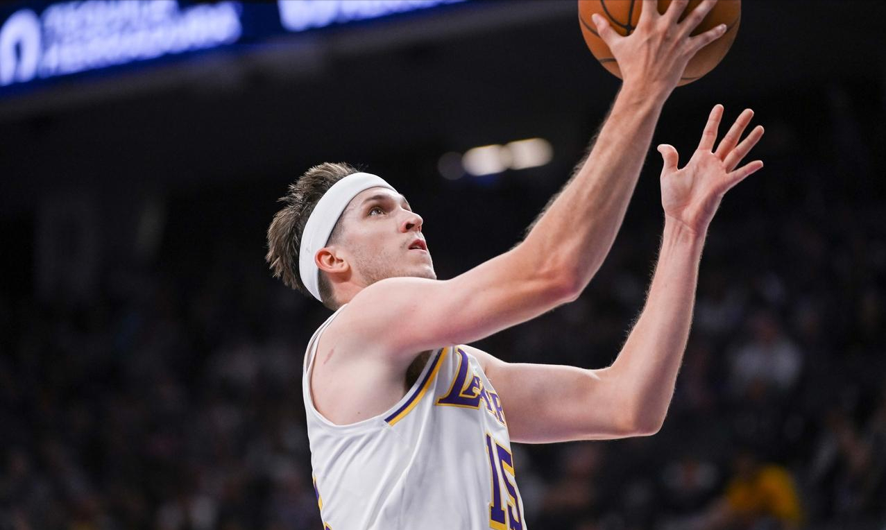 NBA新赛季：詹东缺阵里夫斯爆发，拉拉维亚致歉，东契奇盛赞