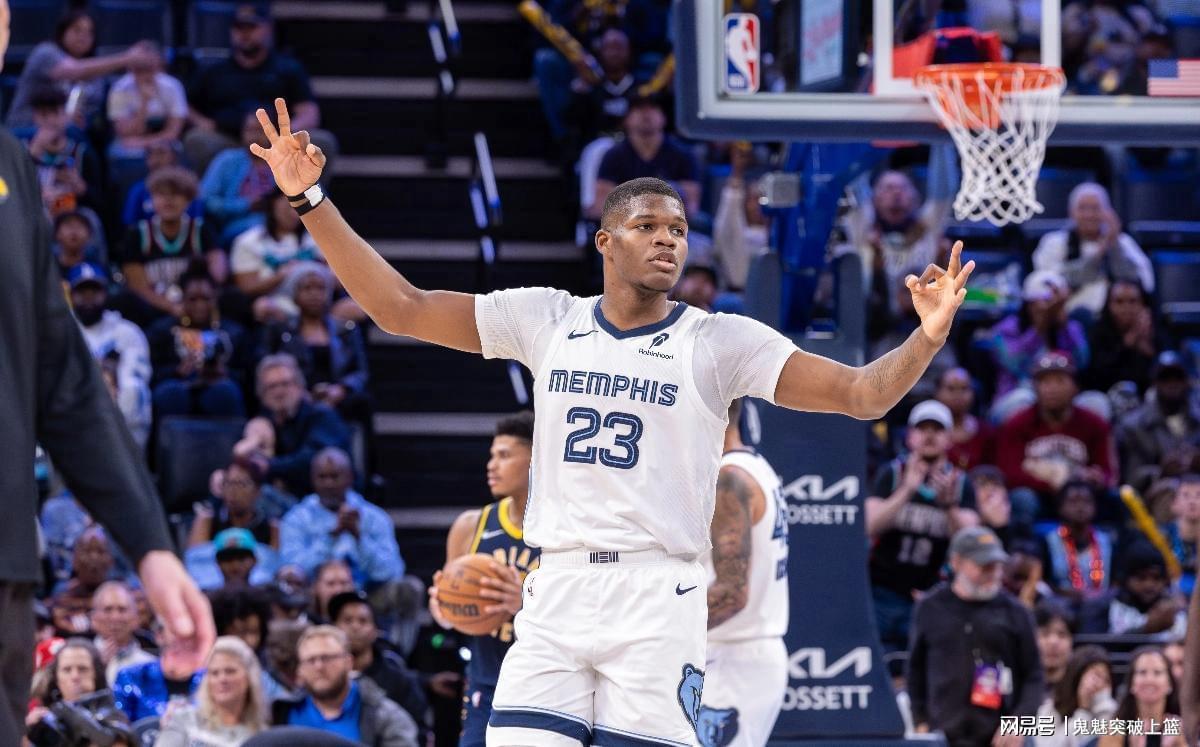 勇士4人得分20+大胜灰熊！库明加25+10+4，莫兰特23中8难救主