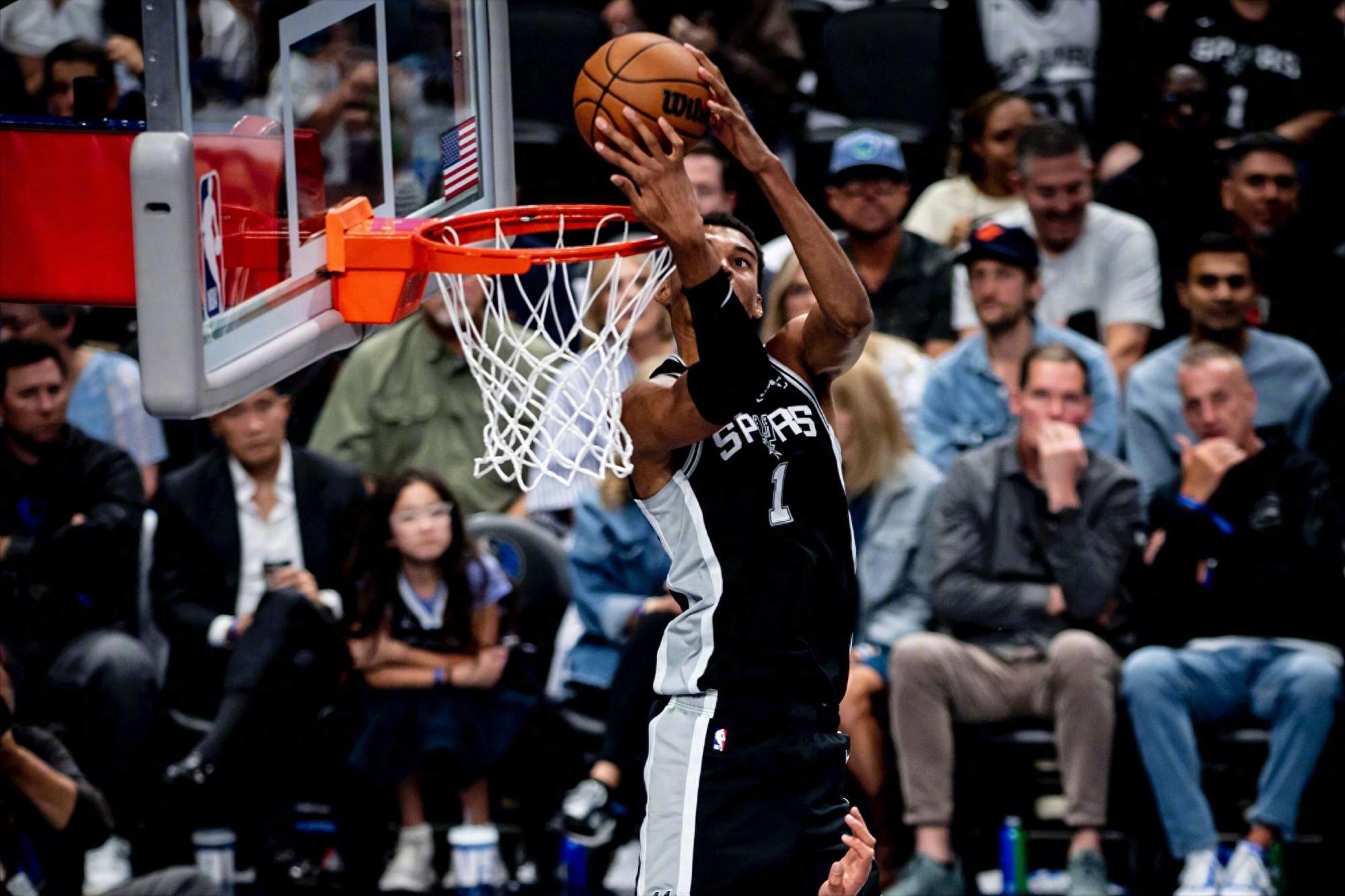 文班亚马24+15创纪录！马刺4连胜收获五大重建利好