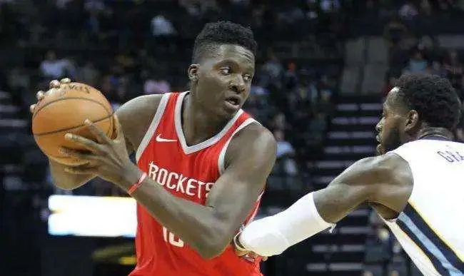 火箭大胜篮网引争议：卡佩拉2150万合同是否值得？兰代尔成更优解？