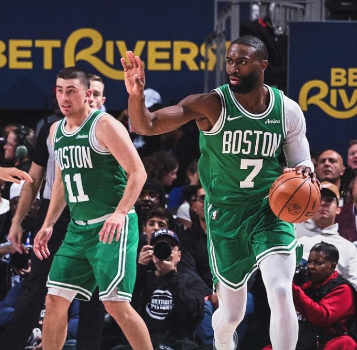 凯尔特人32分大胜鹈鹕！新援西蒙斯暴走，布朗15+7+4率队首胜