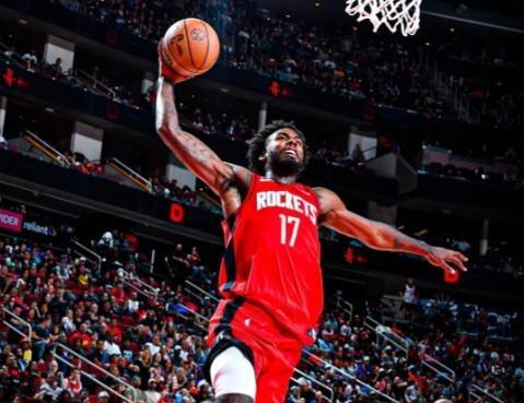 火箭新星伊森强势回归！半场20分助队大胜篮网，大合同在望