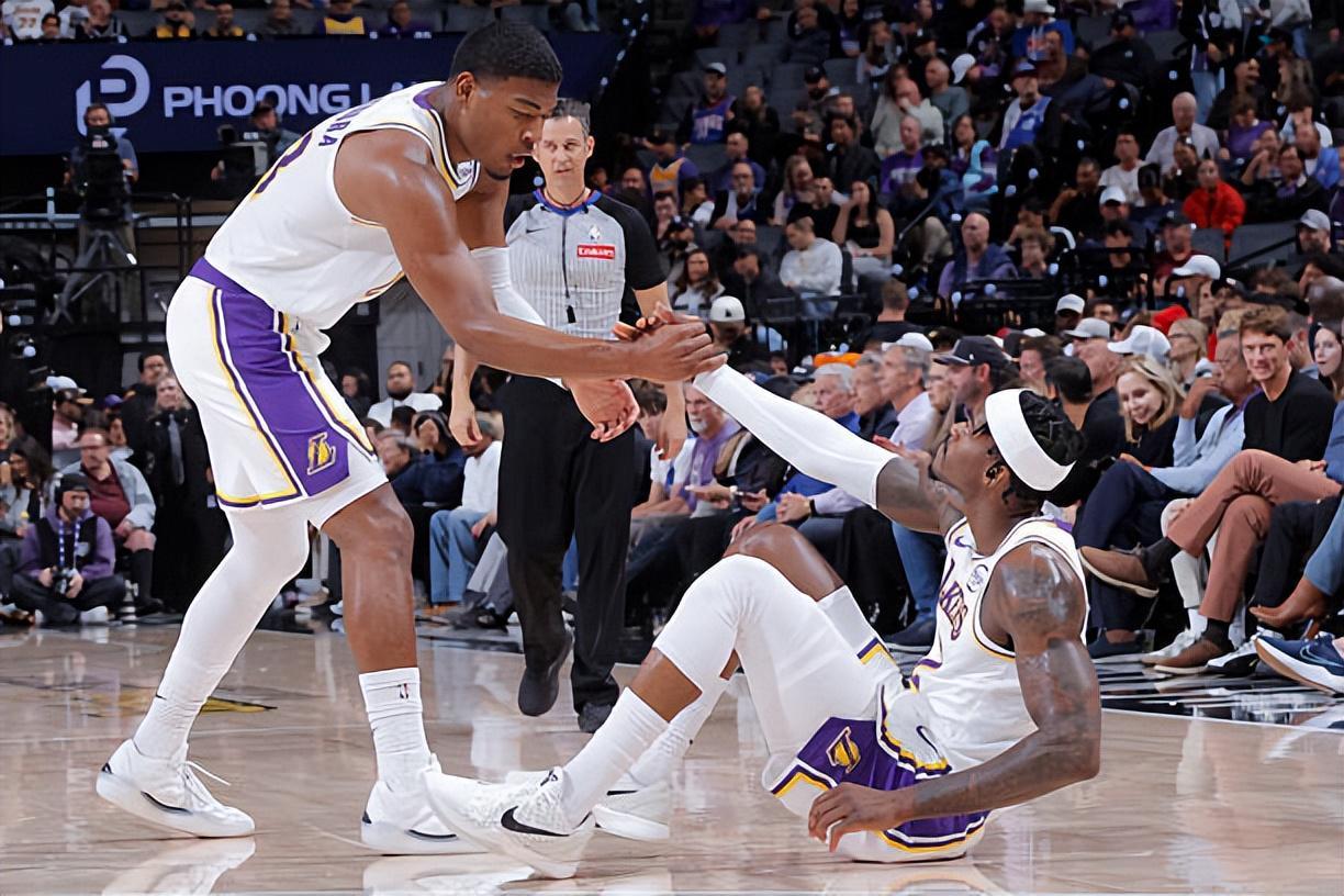 湖人锋线大将范德比尔特：进攻端渐入佳境，攻守兼备助队取胜