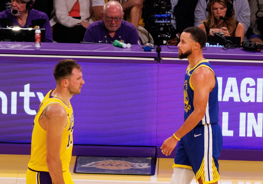 狂轰49分，爆砍51分！年薪5260万美元，从球队老大慢慢变成局外人