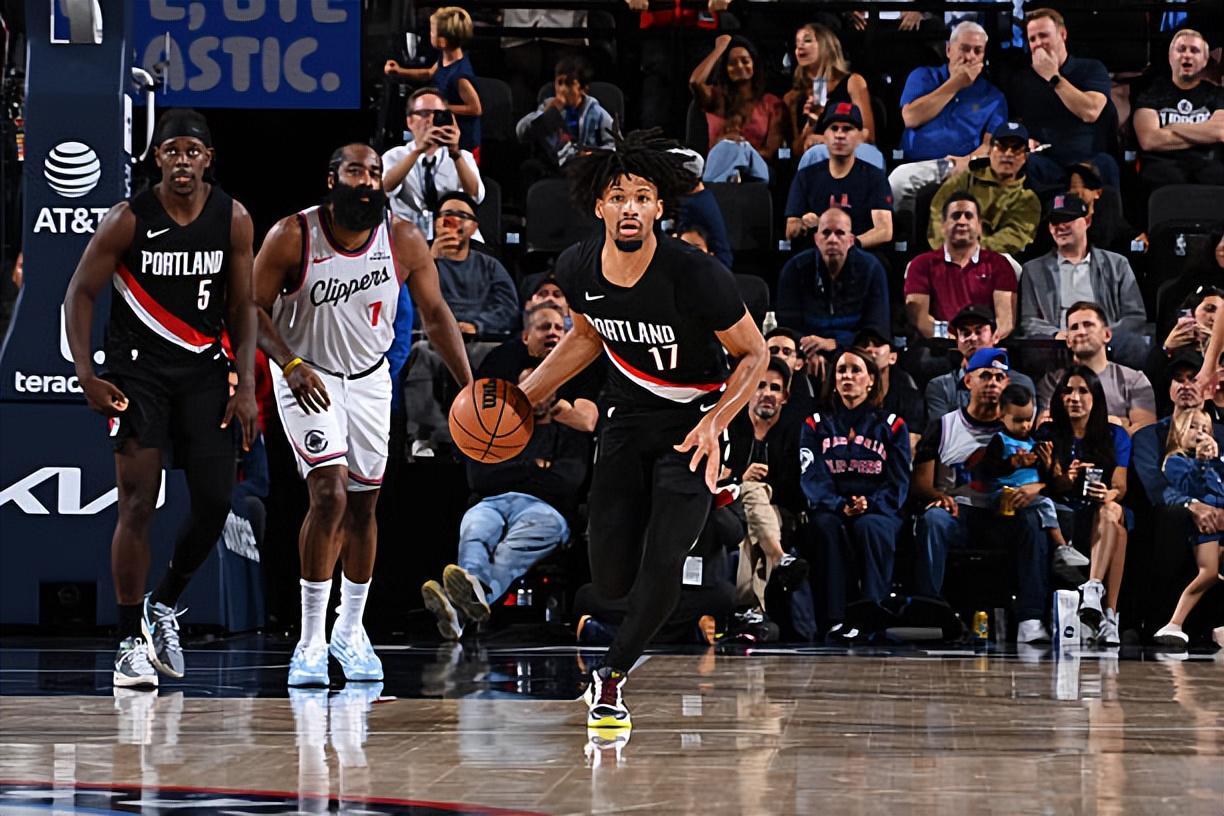 开拓者新星夏普低迷表现引争议：是毒瘤还是成长阵痛？