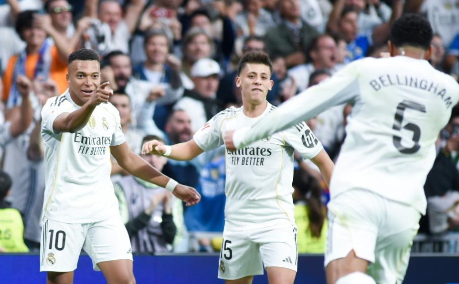 皇马2:1力克巴萨，国家德比重燃战火，姆巴佩闪耀绿茵场