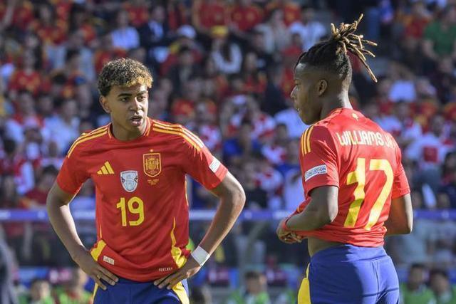 卢西亚诺解析亚马尔转型路径，小图拉姆星味不足之谜