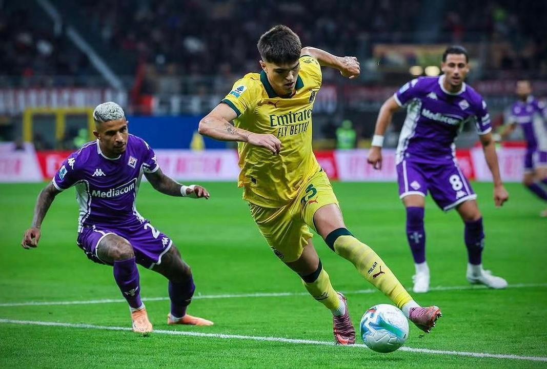 米兰青训新星崛起：枪手巴萨争相考察，阿莱格里力挺