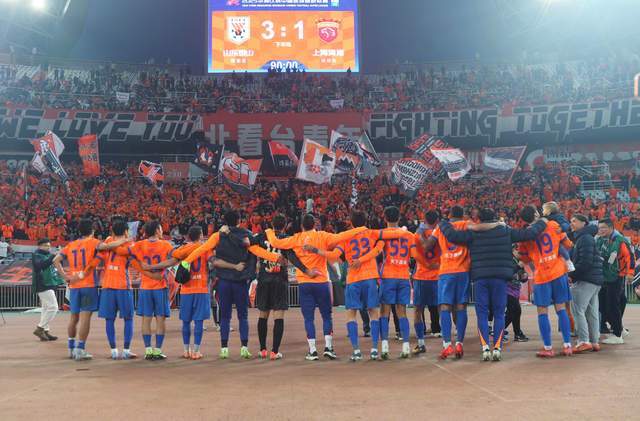 山东泰山3-1逆转海港！徐江兑现承诺连磕3个引热议