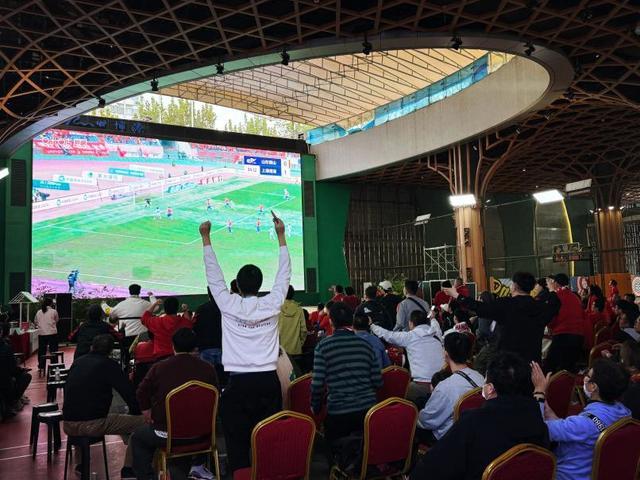 沪上商圈新体验：超市商场变身足球观赛“第二现场”