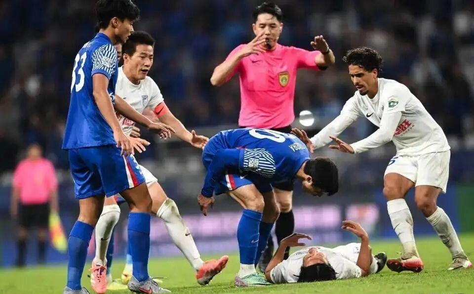 媒体人评申花外援：水平仅中游，特谢拉出球能力遭质疑