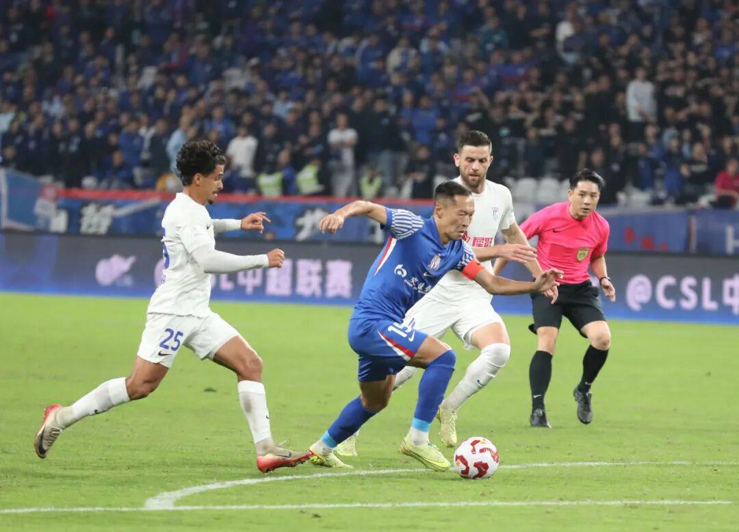 中超第28轮：争冠悬念迭起，职业联赛精彩纷呈