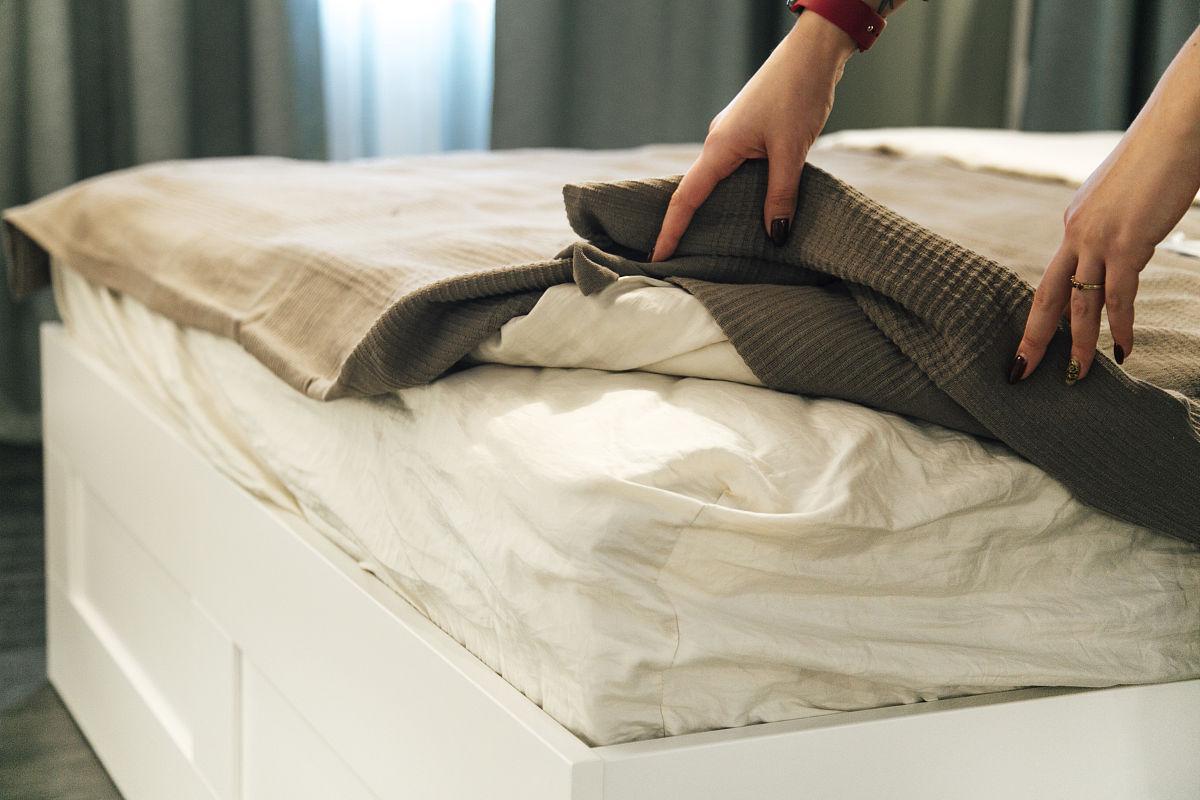 冬季床单多久换洗合适？专家：两周换洗可能危害健康！