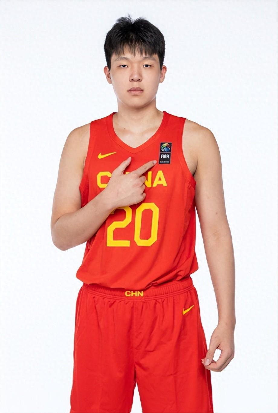 杨瀚森进入NBA才4个月，令人恶心的一幕出现了，女友意外遭殃