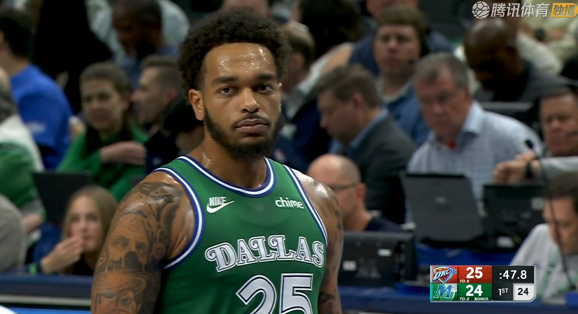 独行侠憾负雷霆！浓眉26+11+3难救主，最后3秒离场显落寞