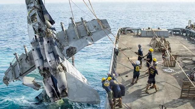 美航母南海巡航1小时连摔两机，美媒竟称“强硬信号”