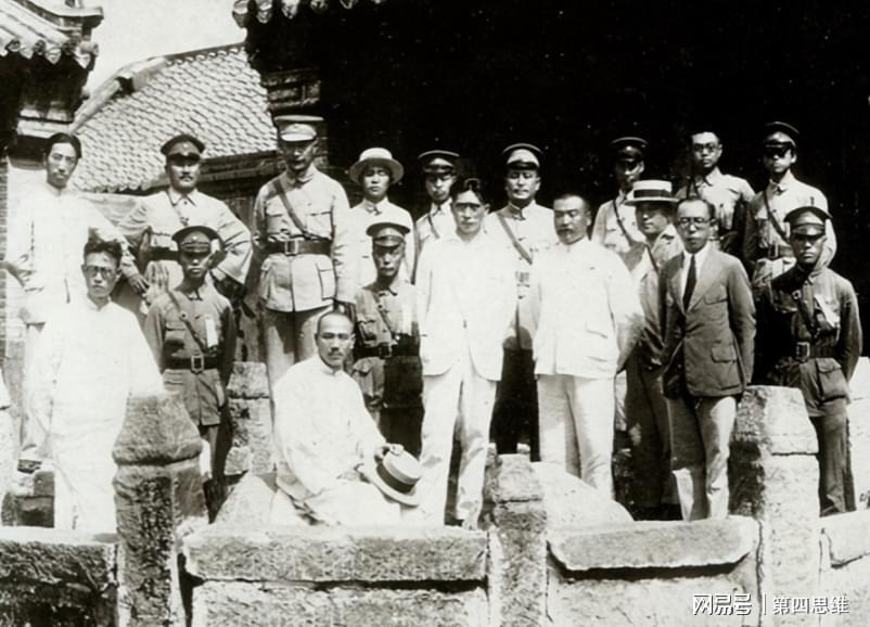 1949年国军副师长被俘，受审时突然开口：帮我给周恩来发一封电报