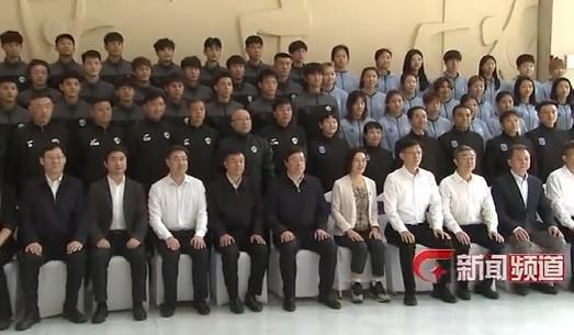 广西足球双冠荣耀：自治区主席韦韬亲切看望冠军球队