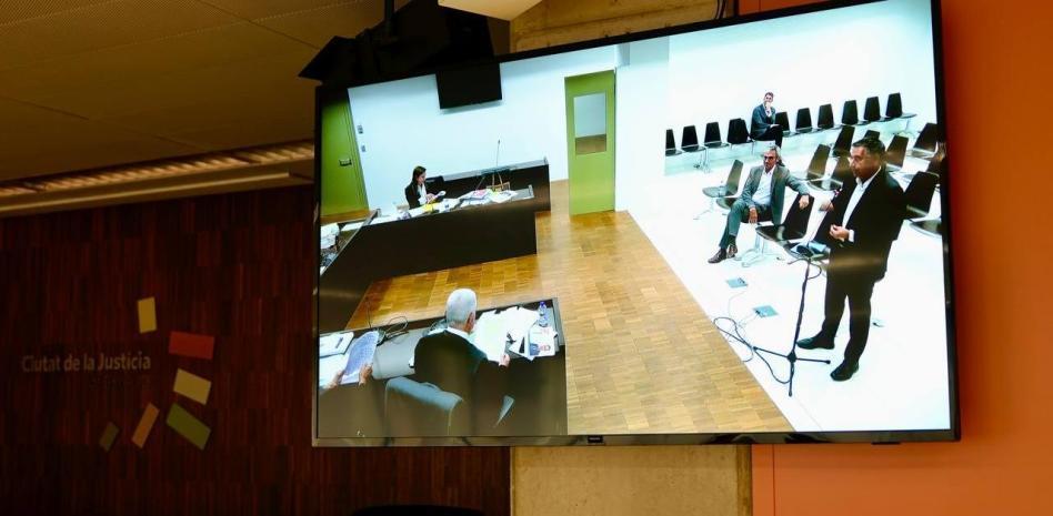 世体：巴托梅乌否认操控虚假账号抹黑，称仅用于舆情监控