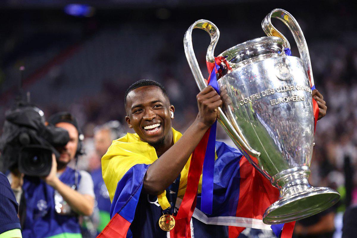 罗马诺爆料：大巴黎即将与威廉-帕乔续约五年至2030年