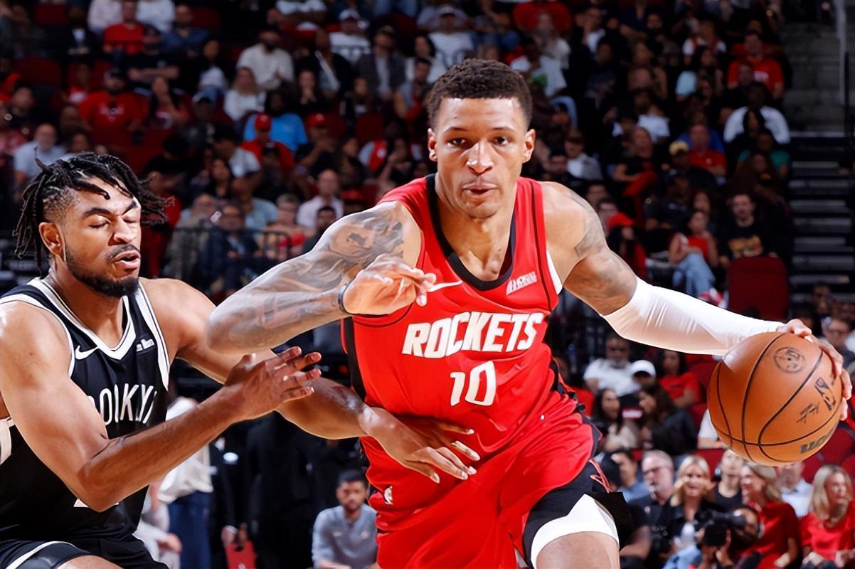 火箭锋线新星史密斯表现平庸，攻防两端缺乏亮点