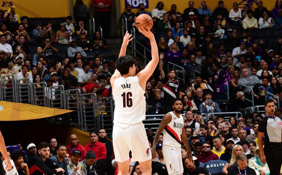 湖人残阵不敌开拓者，杨瀚森错失良机，里夫斯41分难救主