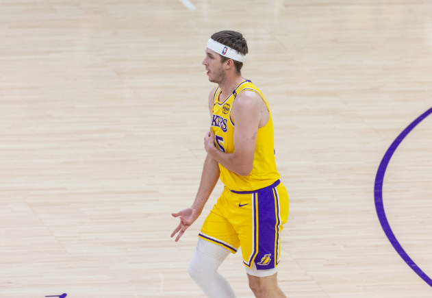 残阵湖人14分负开拓者 里夫斯41分闪耀 杨瀚森出场时间创新高