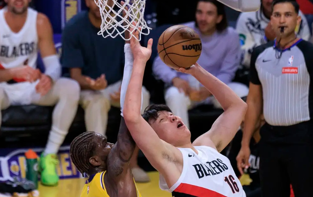 乡村曼巴41分难救主！湖人负开拓者，杨涵森数据力压布朗尼