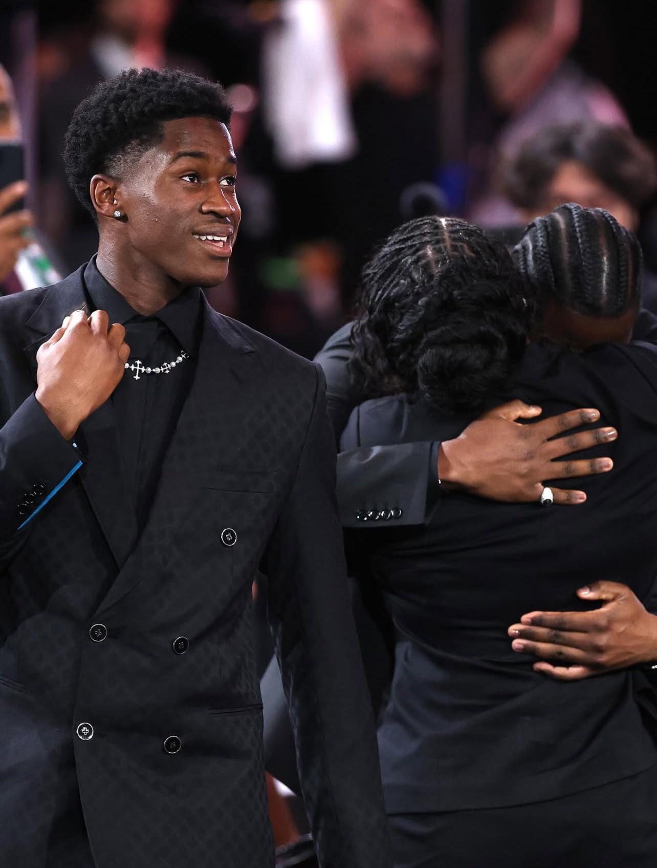 从巴哈马贫民窟到NBA新星：VJ埃奇库姆的逆袭之路