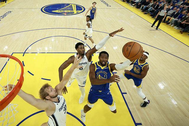 库明加独木难支，里夫斯背靠背爆发，马尔卡宁创爵士新纪录