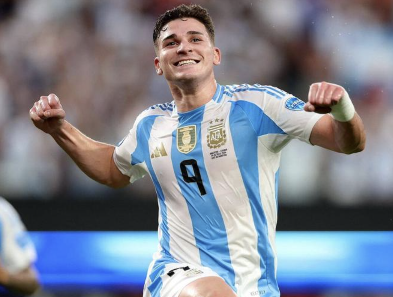 阿根廷新星崛起！1米9中锋帕尼切利9场8球领跑法甲金靴