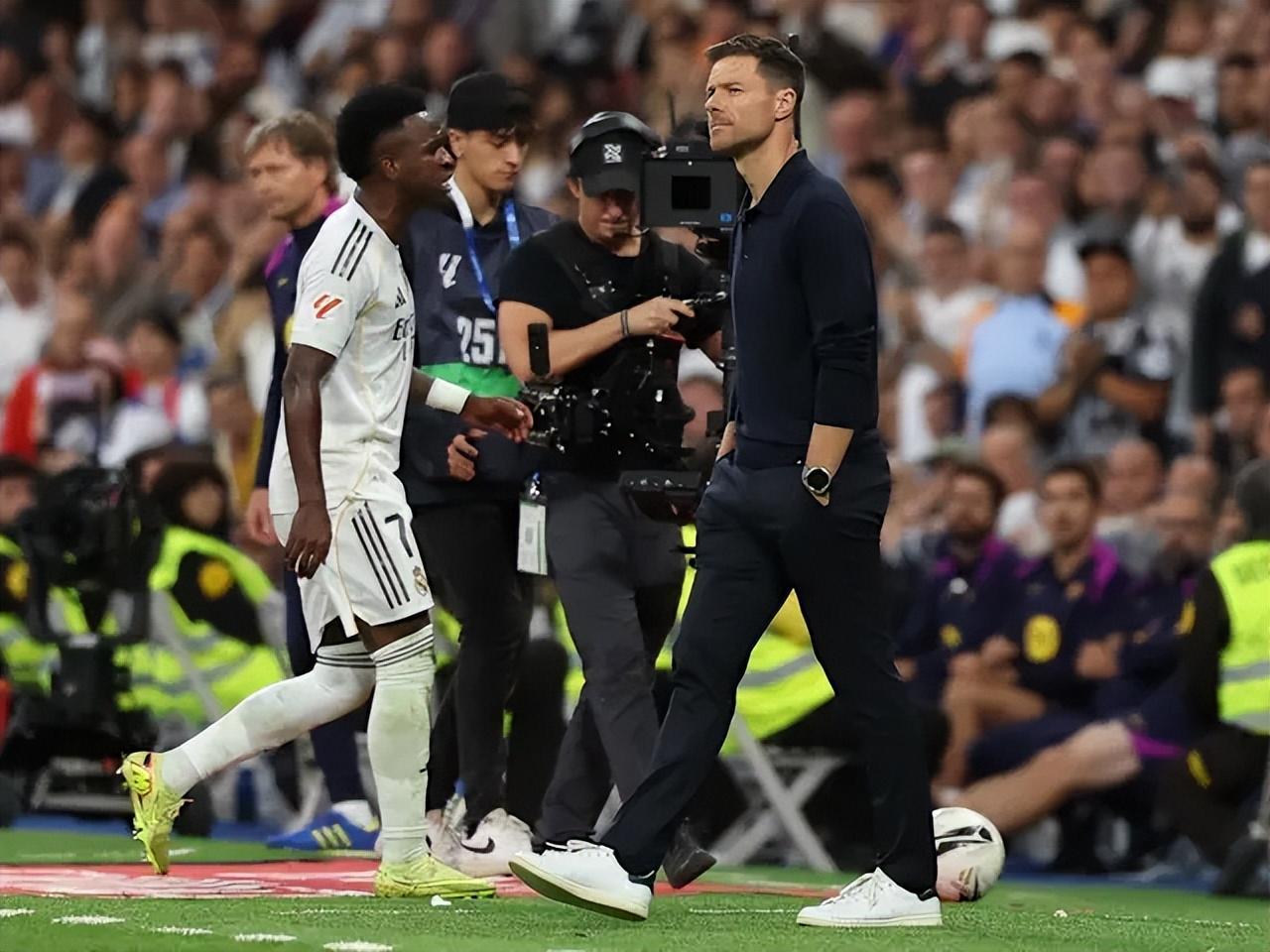 维尼修斯或因信任危机离队，与皇马主帅阿隆索矛盾升级