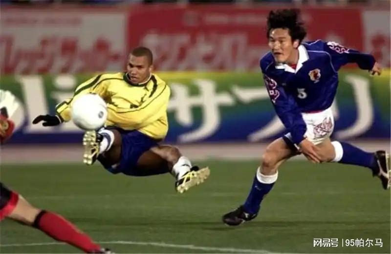 生不逢时的足坛传奇：阿莫鲁索的意甲德甲双金靴与美洲杯荣耀