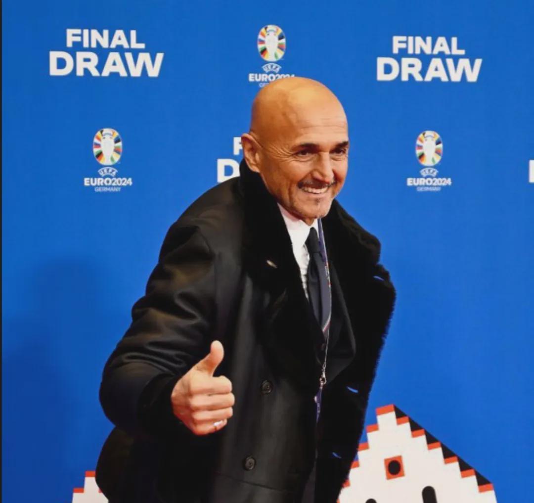 德天空：拜仁加入巴萨争夺德甲神锋，切尔西米兰竞逐铃木彩艳