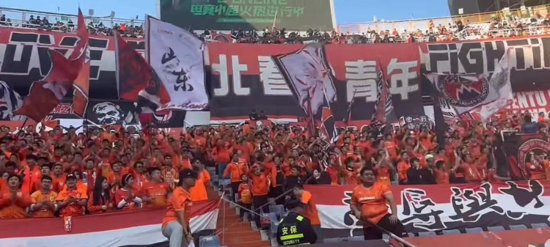 泰山海港球迷济南座谈 共倡足球文明新风尚