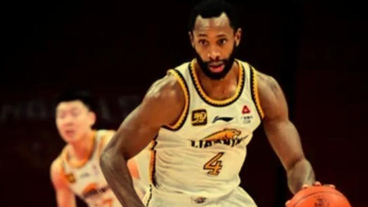 弗格未续约辽篮转投上海，与张镇麟再续前缘引关注