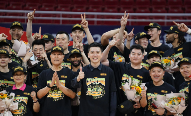 辽宁男篮8人离队最新动态：2人退役，1人转会上海，2人赴西班牙深造