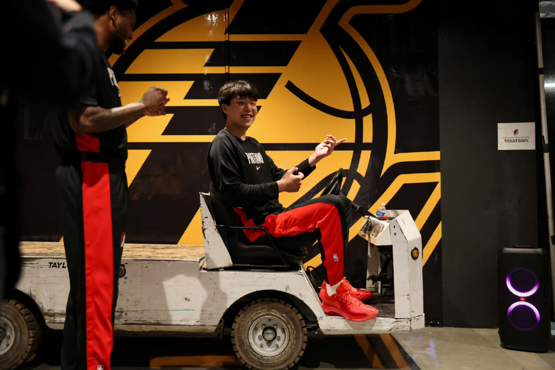 杨瀚森被称‘杨奶奶’引热议，中国新星NBA之路何去何从？