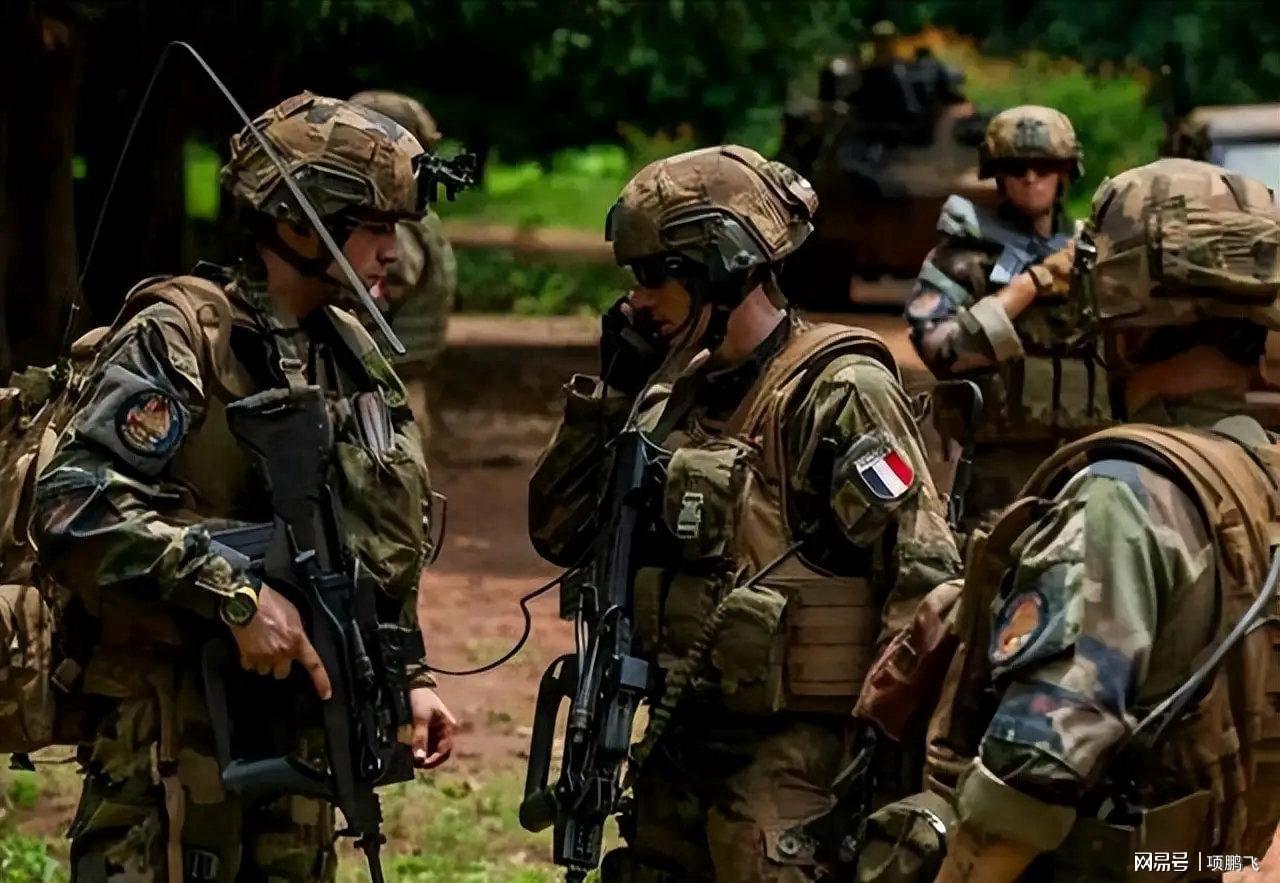 俄罗斯曝光：数千法军已部署至乌克兰边境，局势升级