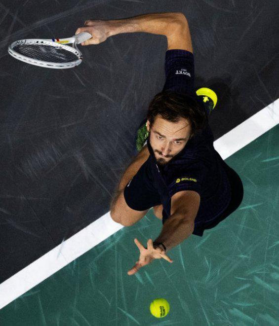 梅德维德夫强势晋级巴黎大师赛第二轮