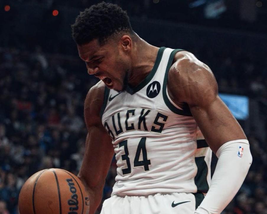 字母哥创历史！开季前4场狂揽140+分50+板20+助成NBA首人